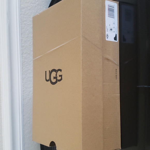 New! Ugg Olli High Top Leather Sneaker - Picture 7 of 15